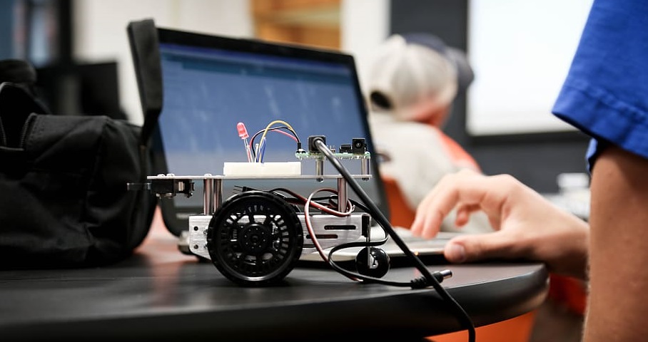 7 Stunning Benefits of Teaching Kids Robotics