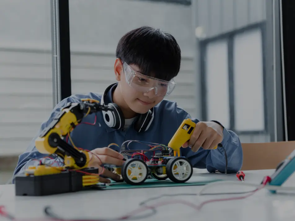 Best Robotics Summer Camps for Kids in UAE Top Robotics Summer Camps for Kids in UAE