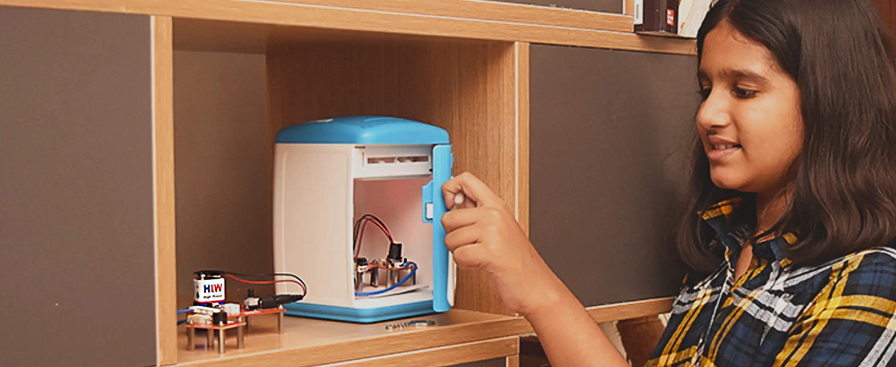 A smart-watch project made with Playto kit.